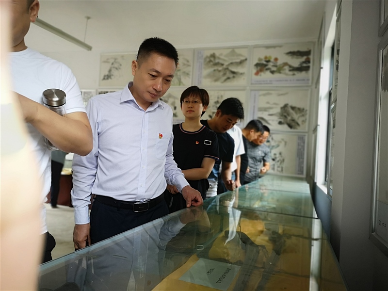 宣州區(qū)國資集團開展慶祝建黨98周年系列紀念活動(圖2) 宣州區(qū)國資集團開展慶祝建黨98周年系列紀念活動(圖2)