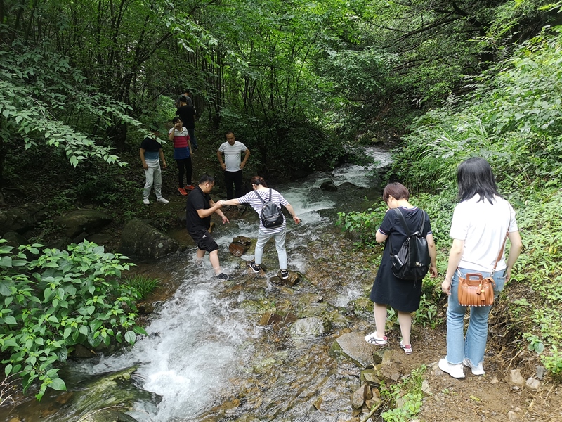 宣州區(qū)國資集團開展慶祝建黨98周年系列紀念活動(圖5) 宣州區(qū)國資集團開展慶祝建黨98周年系列紀念活動(圖5)